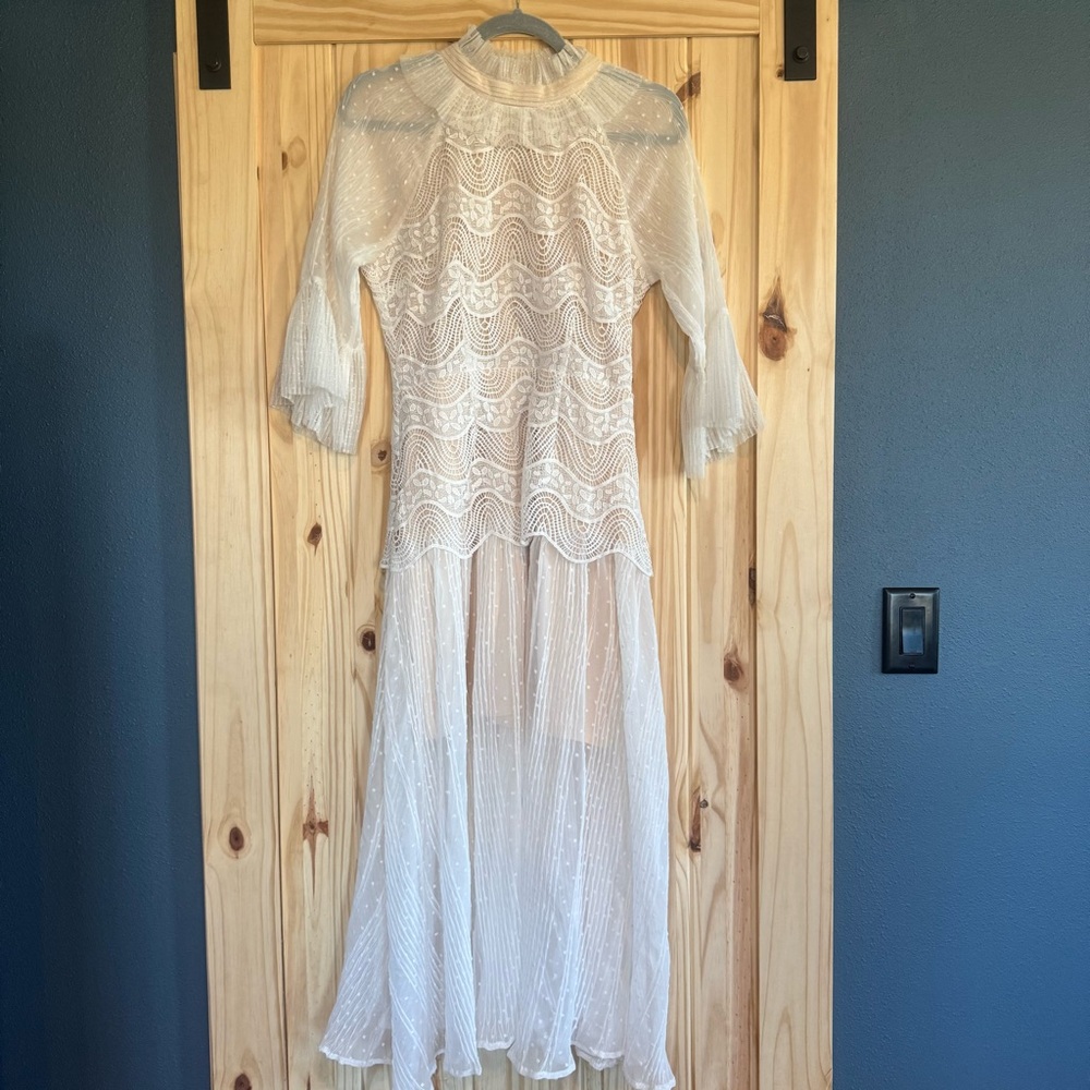 Elliatt Australia White High Neck Lace Midi Dress size M - Picture 14 of 16